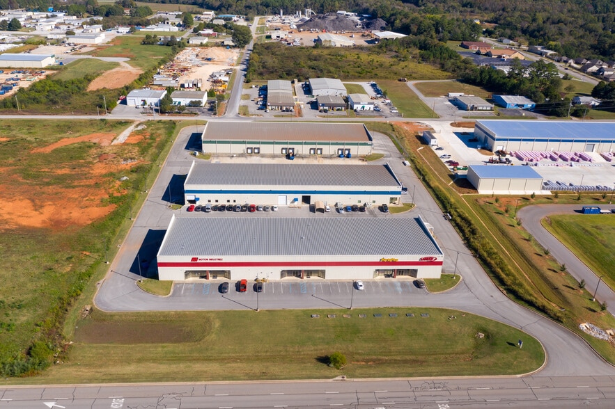 More Photos Of 5828 Research Park Blvd, Huntsville Warehouse For Lease