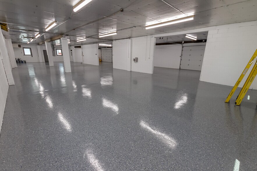 More Photos Of 925 Virginia St, Shelbyville Warehouse For Lease