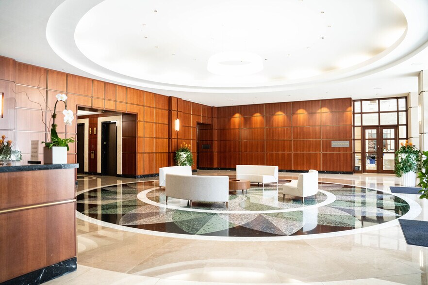 More Photos Of 450 E Las Olas Blvd, Fort Lauderdale Office For Lease