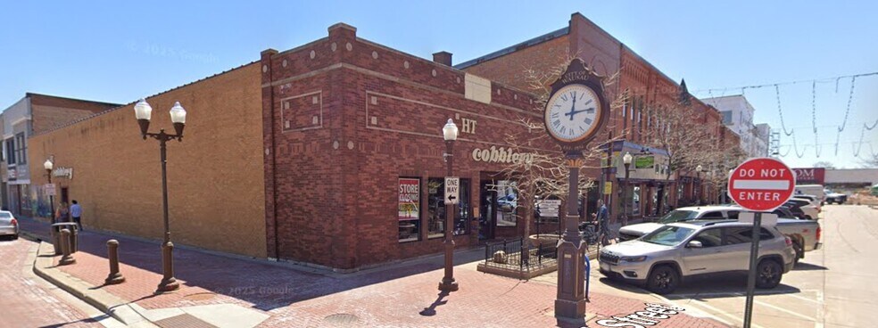 More Photos Of 327 3rd St, Wausau Storefront For Sale