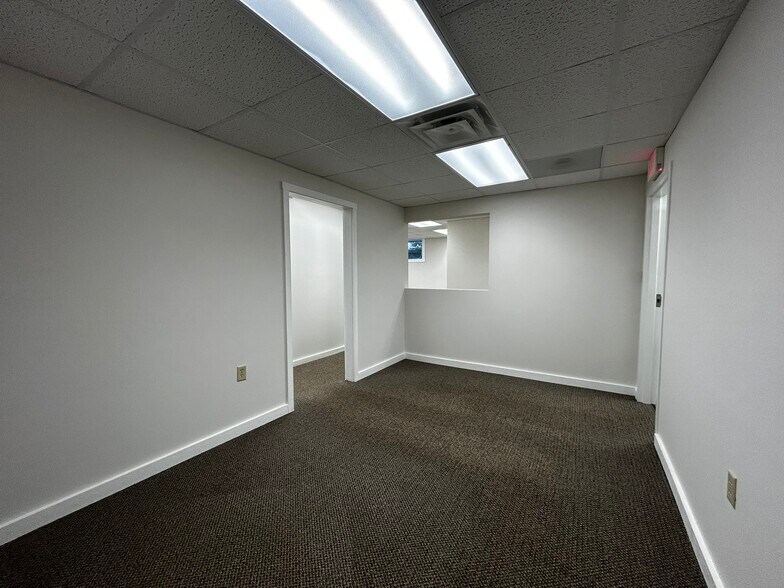More Photos Of 6820 Roosevelt Ave, Middletown Medical For Lease