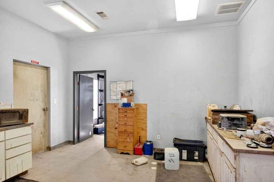 More Photos Of 8316 W I-20, Midland Warehouse For Sale