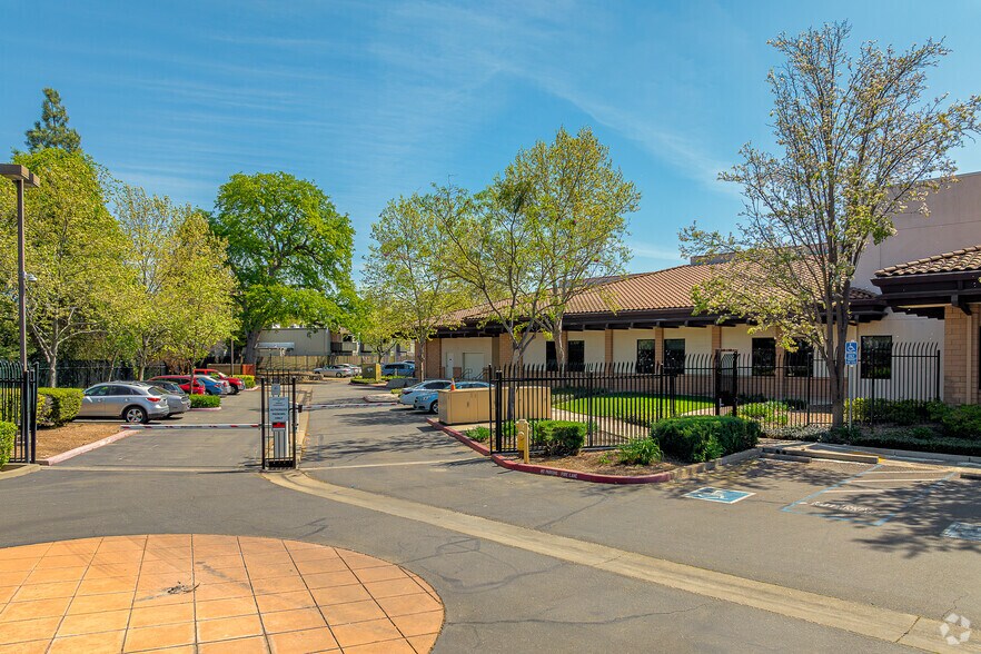 More Photos Of 2700 Fulton Ave, Sacramento Office For Sale