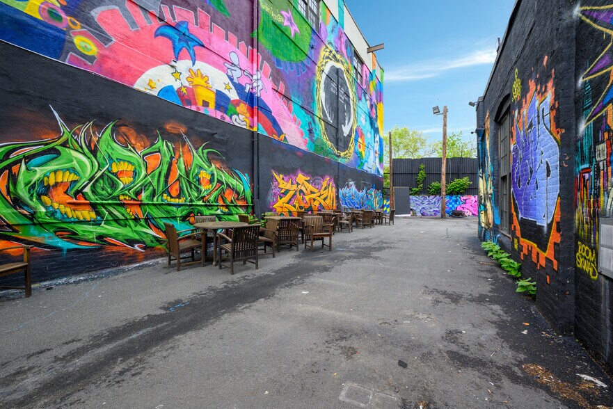 More Photos Of 86-90 Forrest St, Jersey City Warehouse For Lease