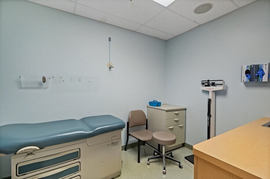 More Photos Of 192 Route 117 by Pass Rd, Bedford Hills Storefront For Lease