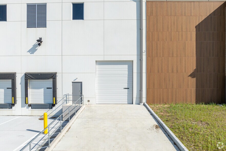 More Photos Of 500 Halls Mill Rd, Freehold Distribution For Lease