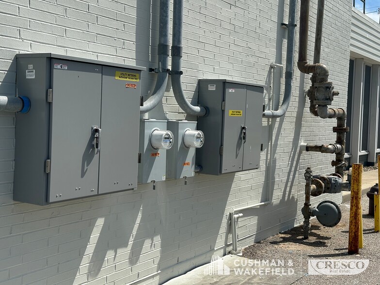 More Photos Of 24455 Aurora Rd, Bedford Heights Warehouse For Lease