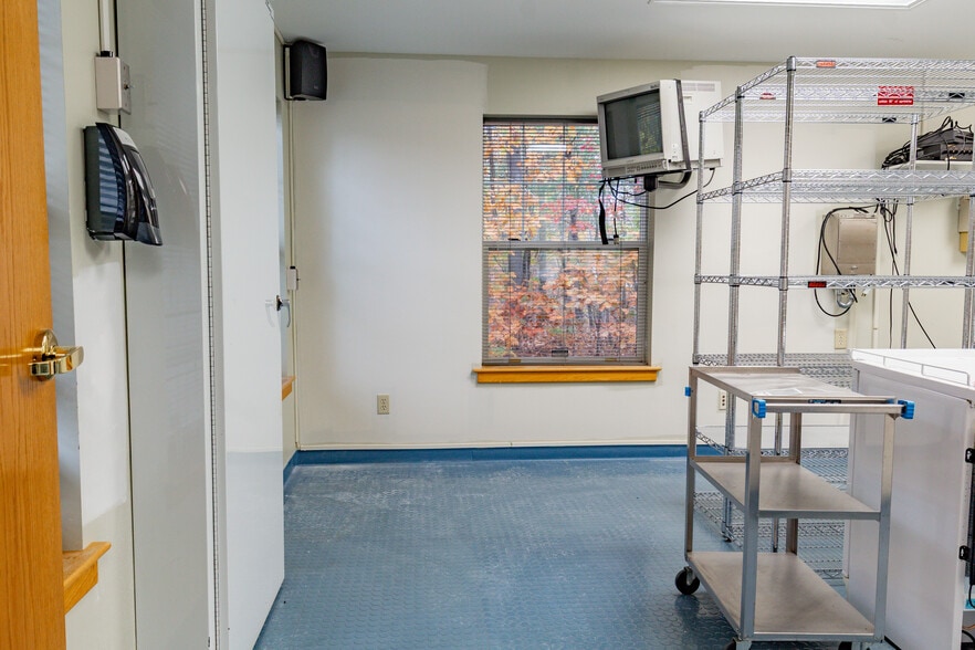 More Photos Of 25 Long Creek Dr, South Portland Medical For Sale