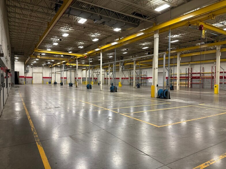 More Photos Of 1776 W Matthew Dr, De Pere Manufacturing For Sale