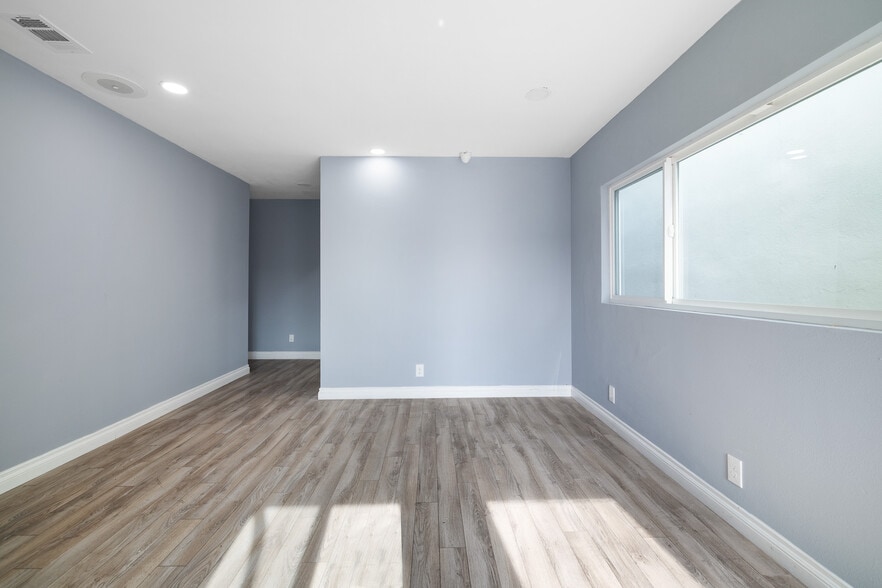 More Photos Of 5709 E Beverly Blvd, Los Angeles Office Residential For Sale