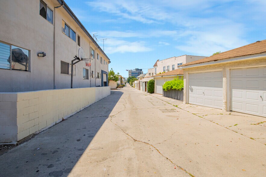 More Photos Of 1117 S Spaulding Ave, Los Angeles Apartments For Sale