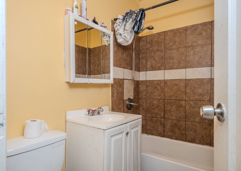 More Photos Of 7701 S Eggelston St, Chicago Apartments For Sale