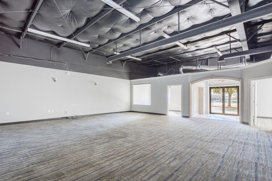 More Photos Of 595-605 E US Highway 80 E, Sunnyvale Research And Development For Lease