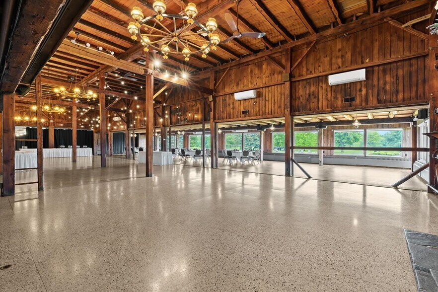 More Photos Of 9512 E Lippincott Blvd, Davison Golf Course Driving Range For Sale