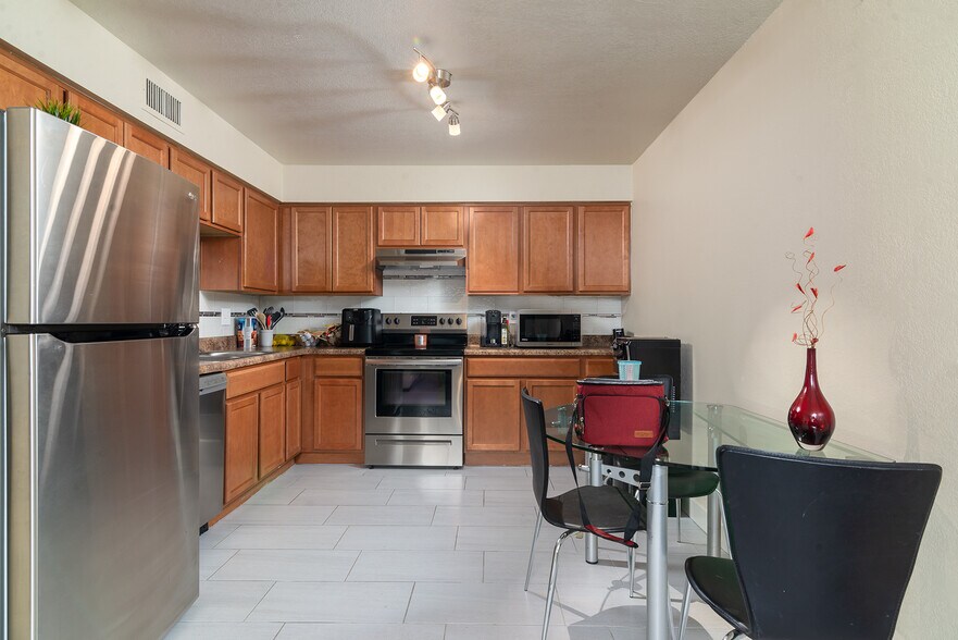 More Photos Of 528 W La Jolla Dr, Tempe Apartments For Sale