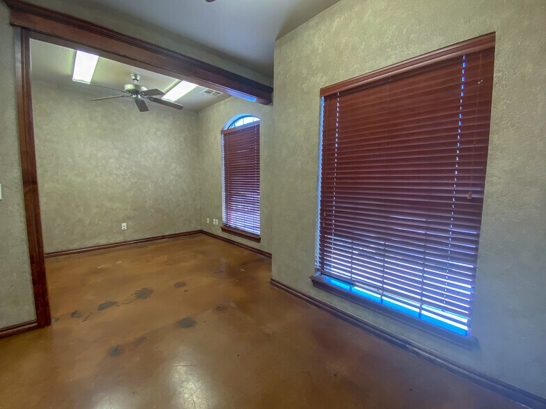 More Photos Of 2400 Palmer Cir, Norman Medical For Lease