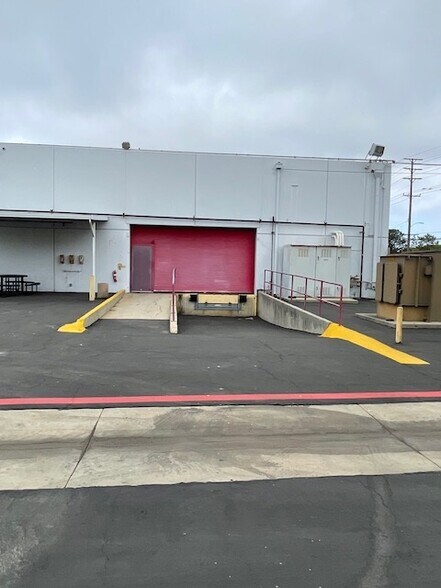 More Photos Of 1917-1921 E Mariposa Ave, El Segundo Warehouse For Lease