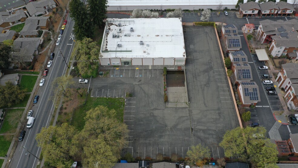 More Photos Of 2049 W Steele Ln, Santa Rosa Warehouse For Sale