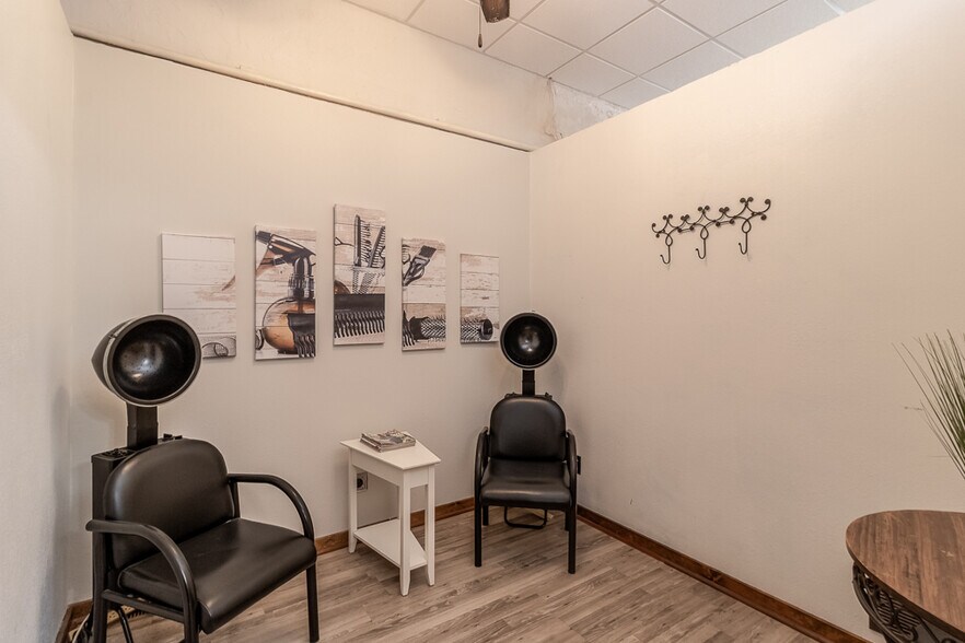 More Photos Of 25 S Park Ave, Le Center General Retail For Sale