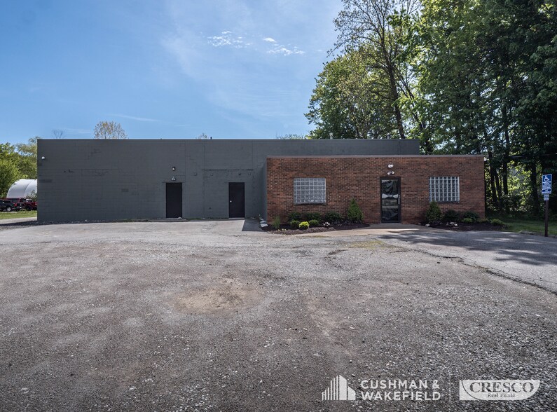 More Photos Of 1101 Jaycox Rd, Avon Veterinarian Kennel For Lease