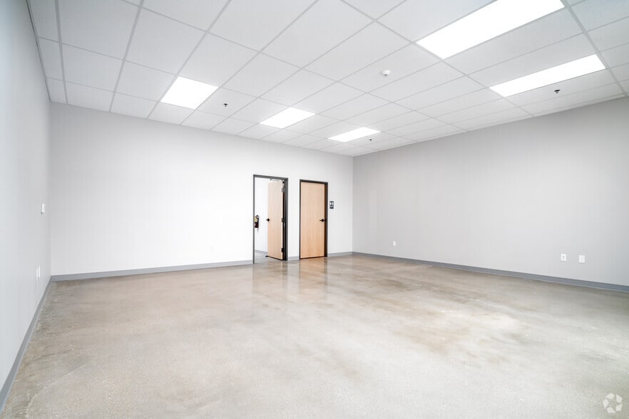 More Photos Of 7001 W. I-10, San Antonio Office For Lease