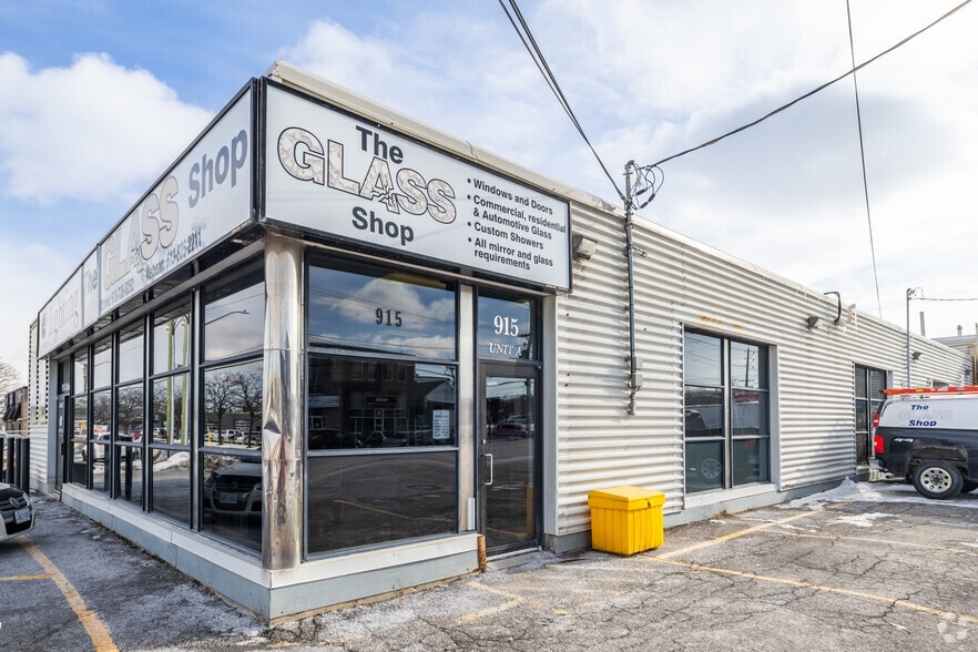 More Photos Of 915-925 Clyde Ave, Ottawa Warehouse For Lease