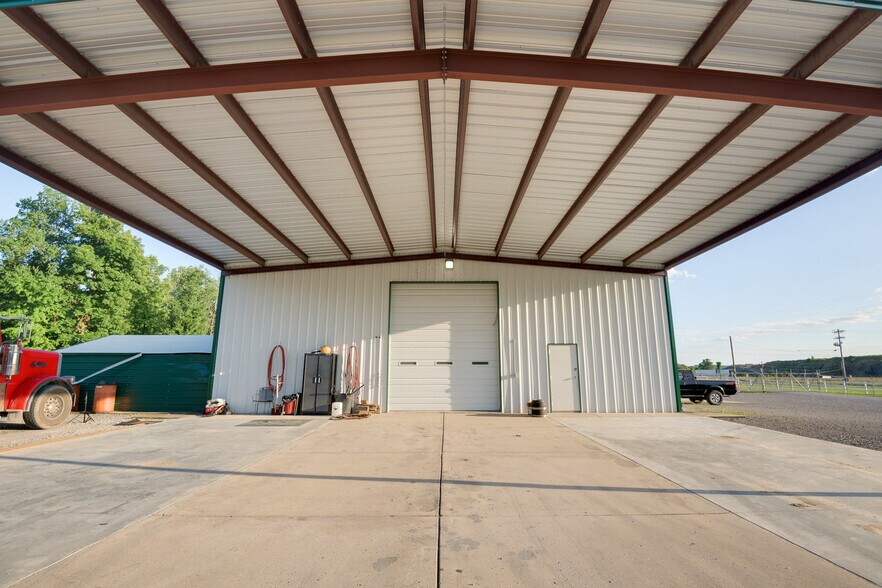 More Photos Of 2533 Highway 41A S, Shelbyville Showroom For Sale