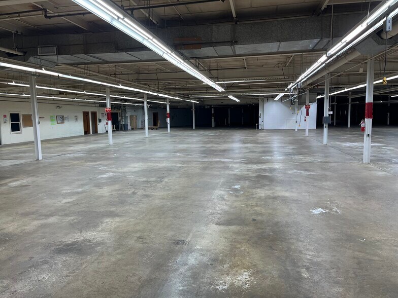 More Photos Of 100 S Main St, La Crosse Warehouse For Lease