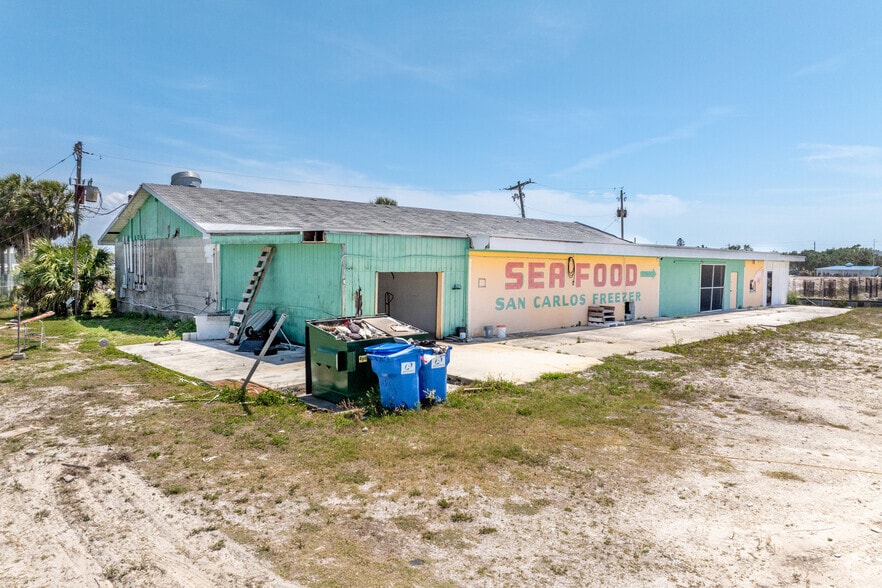 More Photos Of 870 Buttonwood Dr, Fort Myers Beach Distribution For Sale