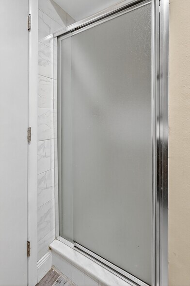 More Photos Of 1884 Southpointe Dr, Sarasota Apartments For Sale