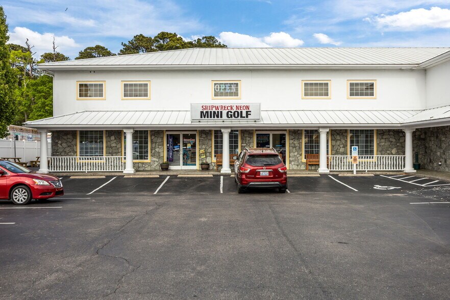 More Photos Of 1204 N Lake Park Blvd, Carolina Beach Light Distribution For Sale