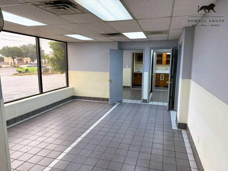 More Photos Of 7902 Slide Rd, Lubbock Veterinarian Kennel For Lease
