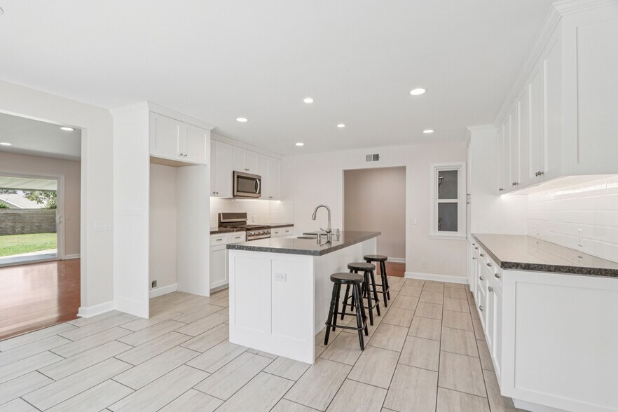 More Photos Of 17148 Stare St, Northridge Apartments For Sale