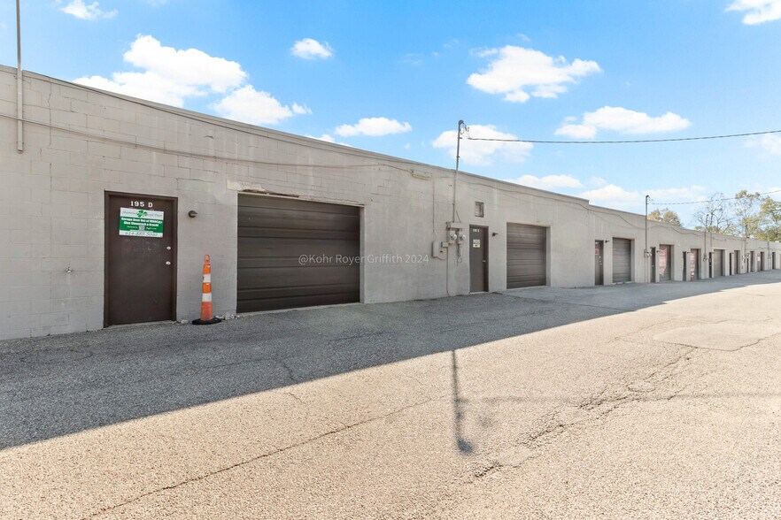 Primary Photo Of 195 W Olentangy St, Powell Warehouse For Lease