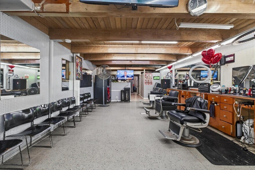 More Photos Of 705 S Pacific Ave, San Pedro Storefront For Lease