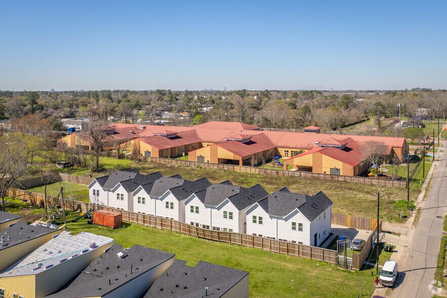 More Photos Of 829 - 835 Paul Quinn, Houston Apartments For Sale