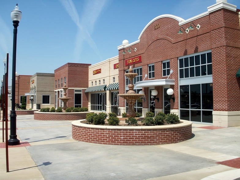 More Photos Of 8100 Macon Station Dr, Cordova Unknown For Lease