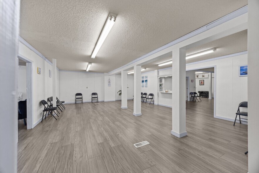 More Photos Of 1108 S Salisbury, Spencer Freestanding For Sale