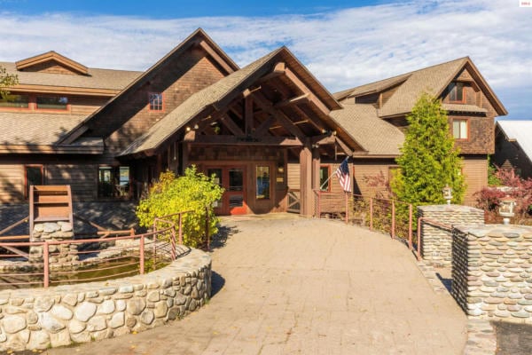 More Photos Of 41-45 Lakeshore Dr, Sagle Hotel For Sale