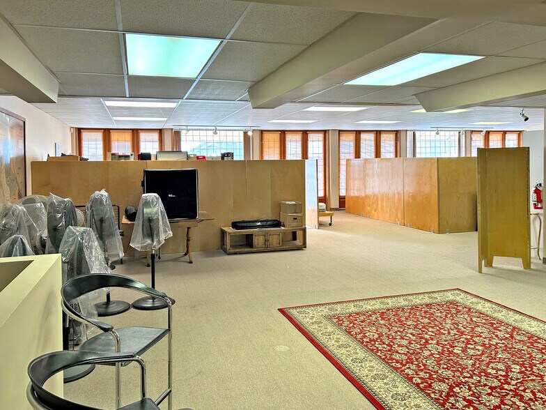 More Photos Of 9267-9295 Shaughnessy St, Vancouver Warehouse For Sale