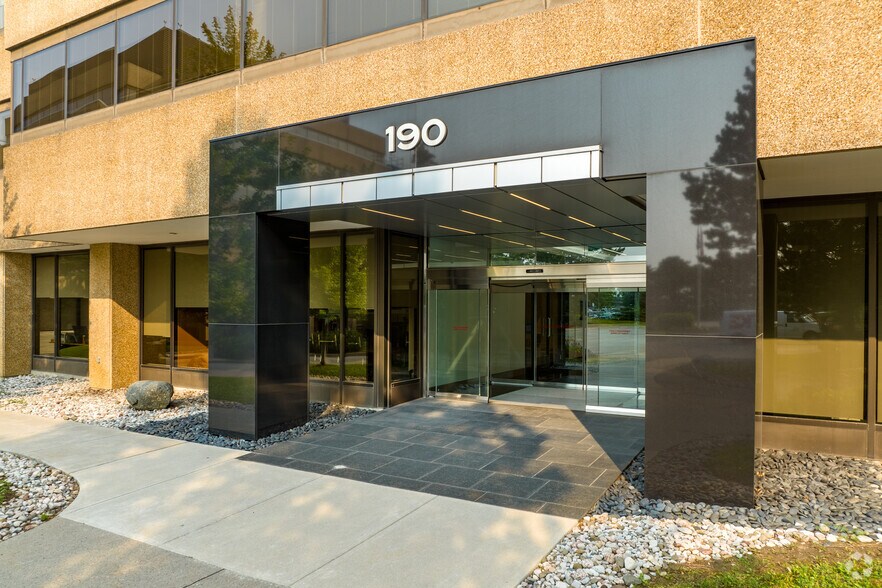 More Photos Of 170 Attwell Dr, Toronto Unknown For Lease