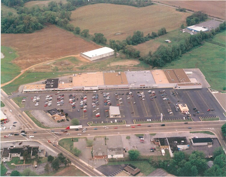 More Photos Of 8017-8061 US Highway 51 N, Millington Storefront For Lease