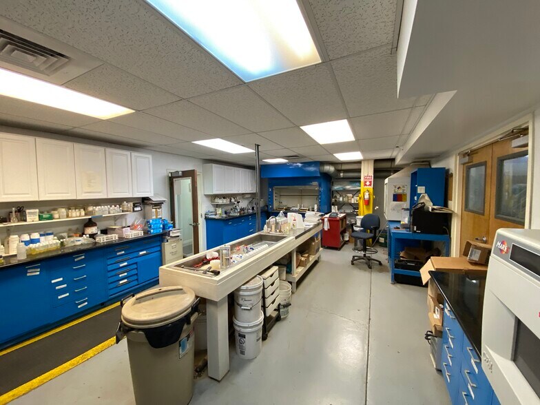 More Photos Of 3030-3040 S Vallejo St, Englewood Warehouse For Sale