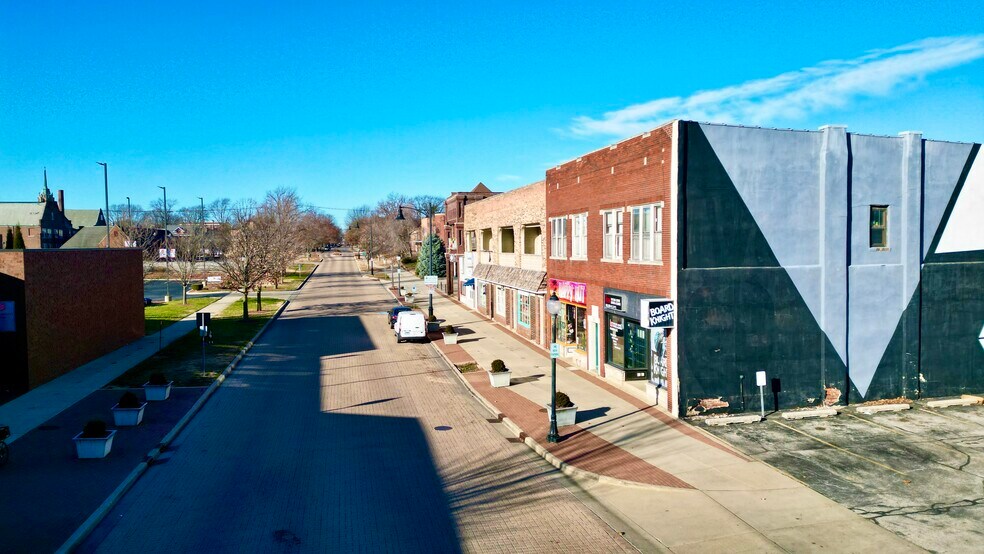 More Photos Of 228-248 W Main St, Decatur Storefront Retail Residential For Lease