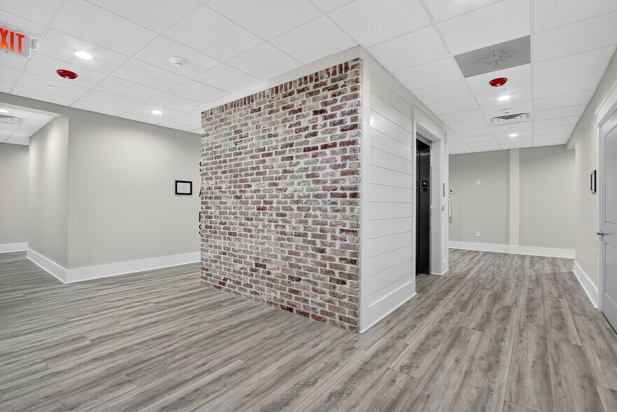 More Photos Of 124 Court St, Bay Saint Louis Office For Sale