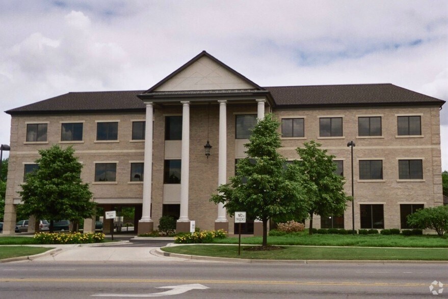More Photos Of 500 Roosevelt Rd, Glen Ellyn Office For Lease