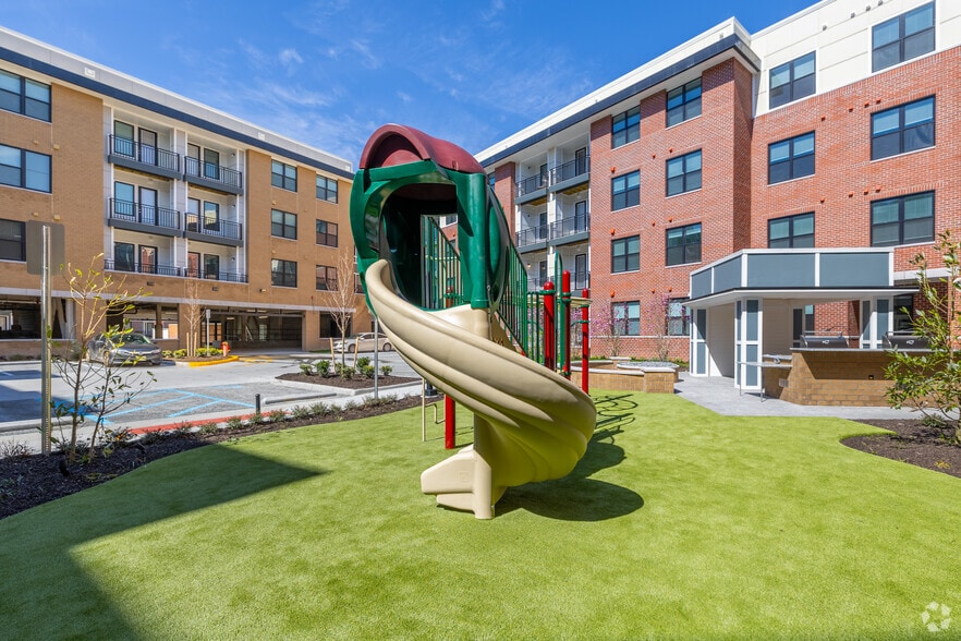 More Photos Of 451 Church St, Norfolk Apartments For Lease