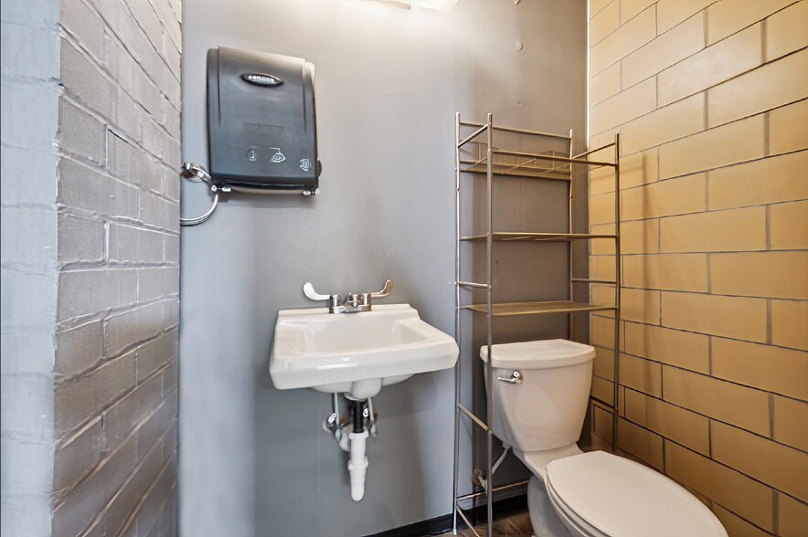 More Photos Of 15 Walnut St, Coshocton Warehouse For Sale