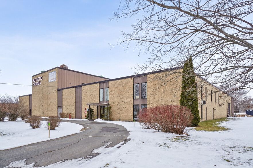 Primary Photo Of 920 St André-Liné, Granby Warehouse For Sale