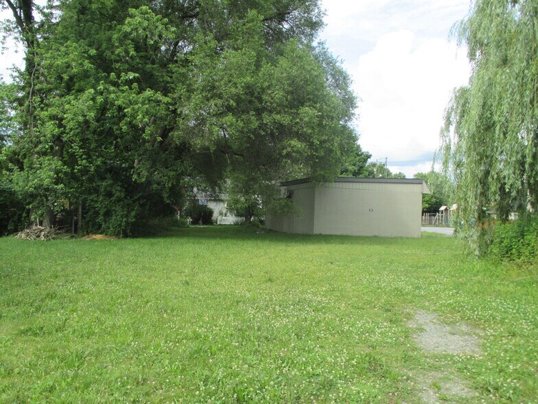 More Photos Of 3 Vine St, Greenwood Lake Warehouse For Lease